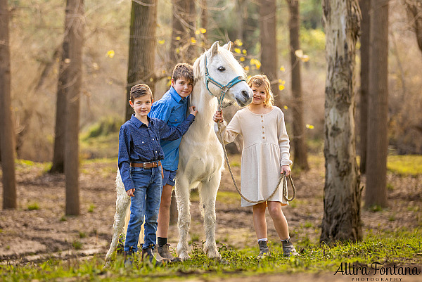 The Holmes's family photo session at home